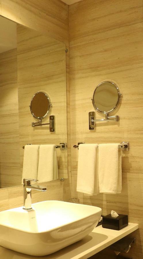 Regenta Central Harsha Vapi Pārdi Εξωτερικό φωτογραφία